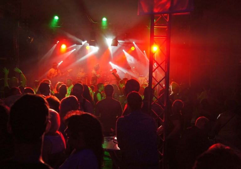 Bierzelt auf dem Laternenfest Halle